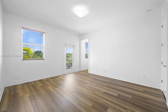 Building Photo - 11941 Park Central