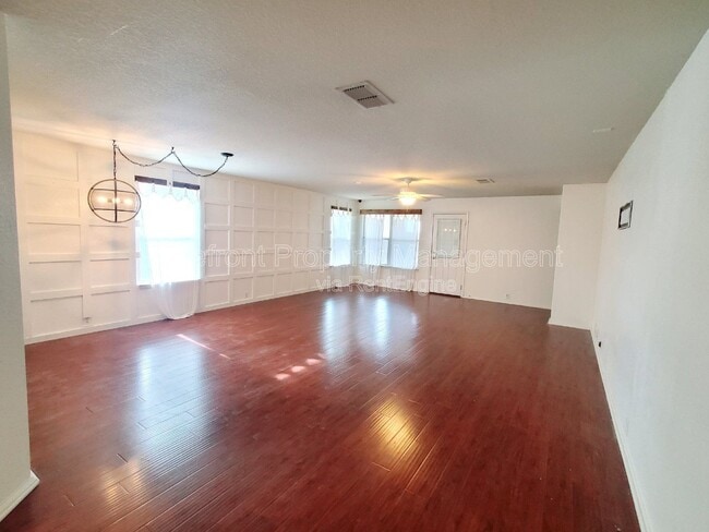 Building Photo - 555 Planters Pass