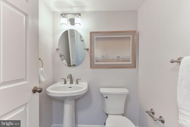 Building Photo - 2151 Jamieson Ave