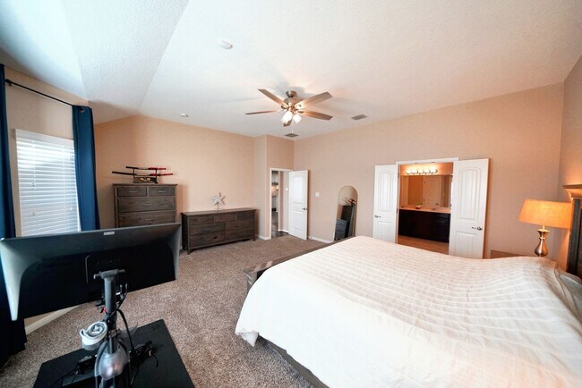 Building Photo - Executive 5-Bedroom Home in Coveted Crossvine Subdivision - Realtor Commission: $750