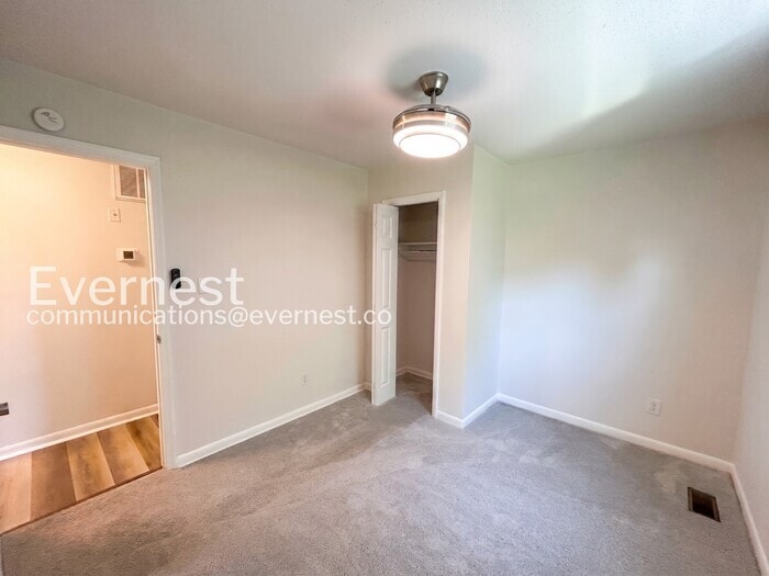 Building Photo - 633 Hemlock Ave