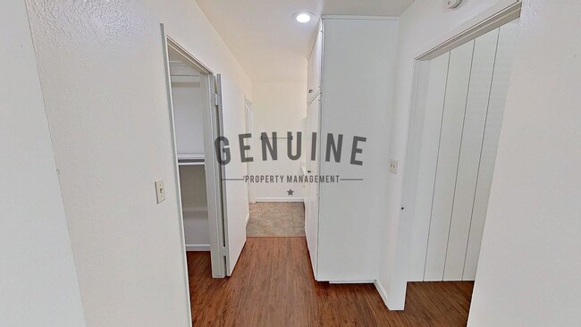 Building Photo - Upstairs 1 Bedroom in Desirable Macarthur Village ~ Community Pool and Tennis Courts