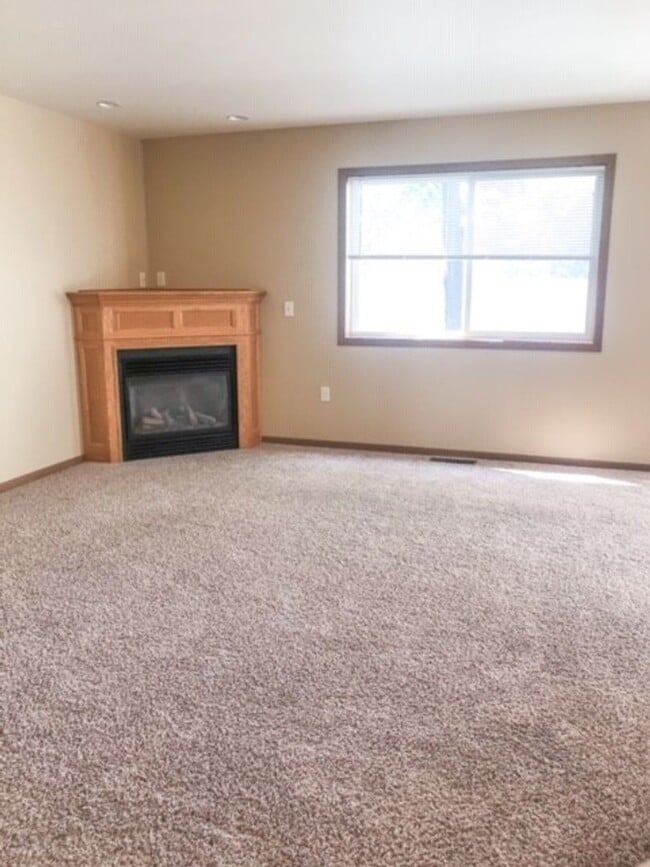 Building Photo - 3566-3572 East Meadows Place