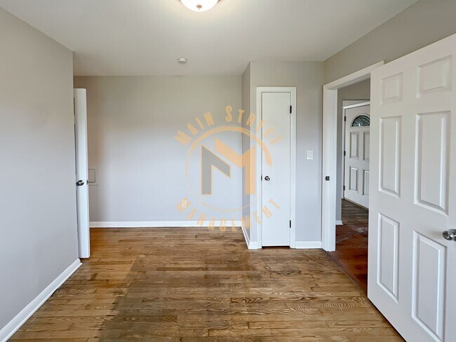 Building Photo - 800 S Sawyer St