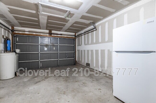 Building Photo - 105 Corral Fence