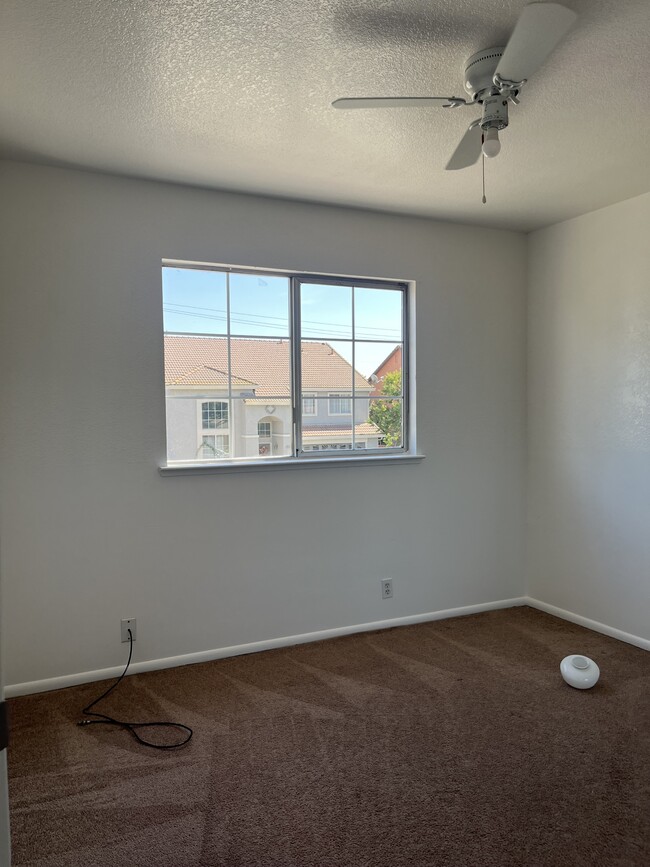 Building Photo - 1640 Oleander Dr