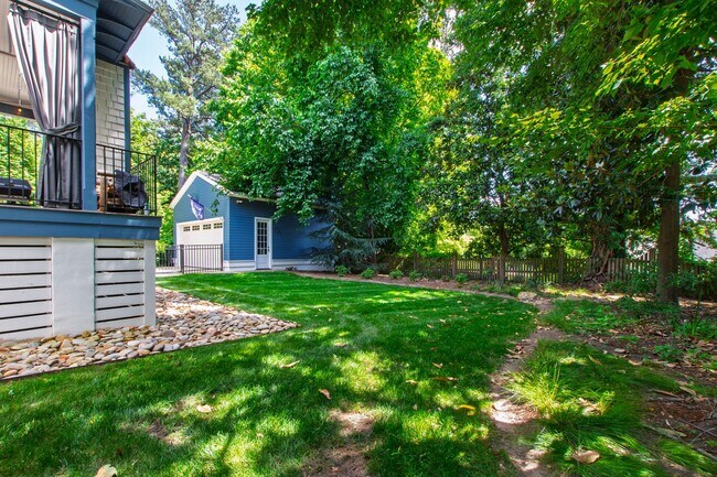 Building Photo - Custom Built 4BD, 4BA Home with Bonus Room...
