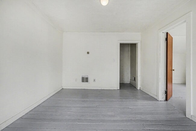 Building Photo - 121 S Clay St