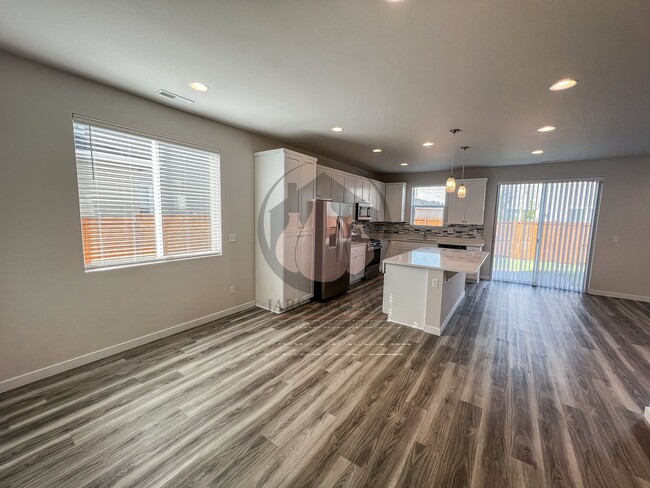 Building Photo - Move in Special- $500 off first full month...