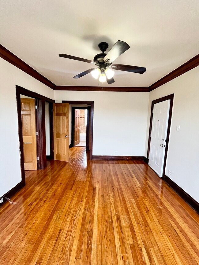 Building Photo - 2150 N Kildare Ave