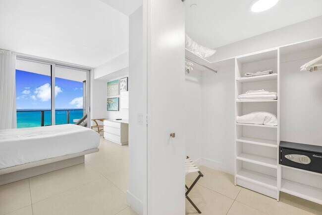 Building Photo - 4111 S Ocean Dr