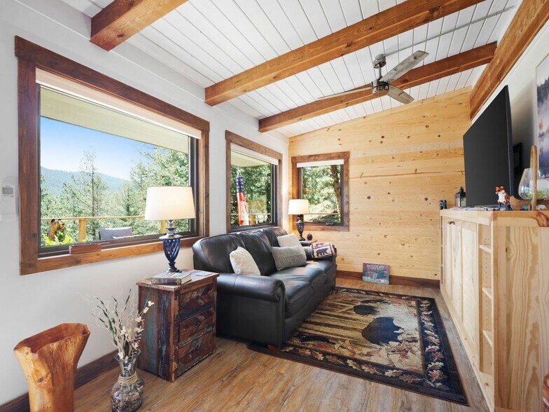 Building Photo - 9987 S Overlook Rd