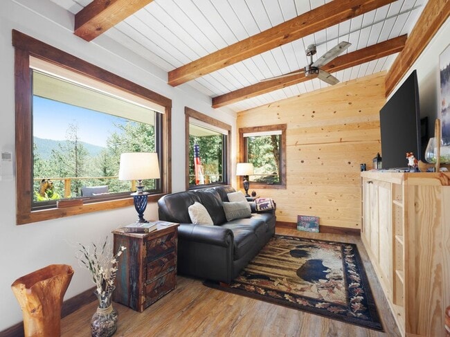 Building Photo - 9987 S Overlook Rd