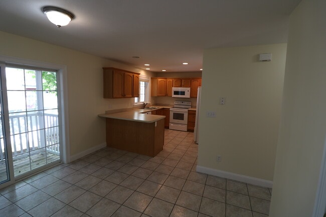 Building Photo - 38 Storer St