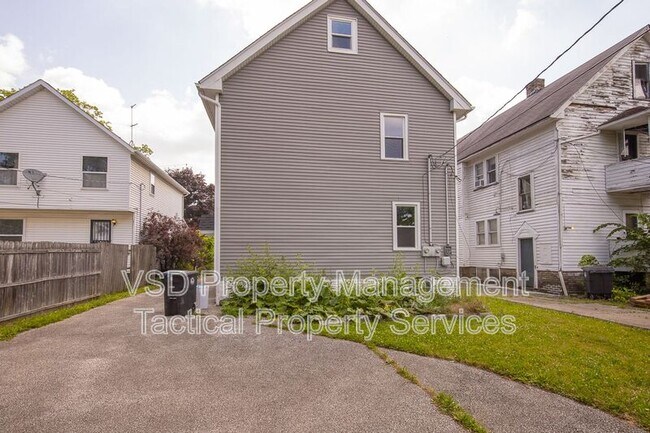 Building Photo - 3694 E 147th St