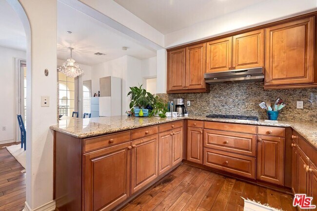 Building Photo - 7101 Playa Vista Dr