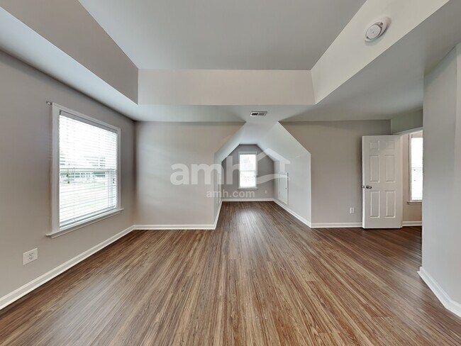 Building Photo - 209 Haywood Ln