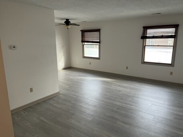 Living Rm/Dining Rm - 615 N Washington St