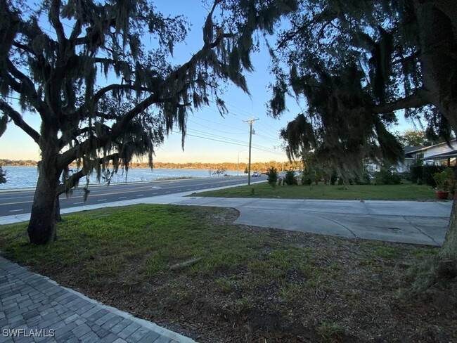 Building Photo - 1204 Lake Elbert Dr SE