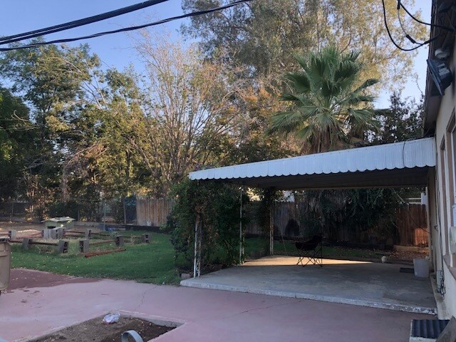 Building Photo - 2538 La Siesta Dr