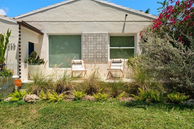 Building Photo - 1355 Biarritz Dr