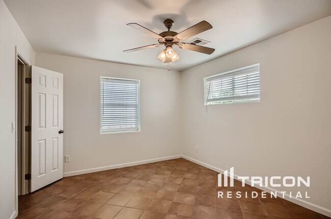 Building Photo - 619 S Sirrine