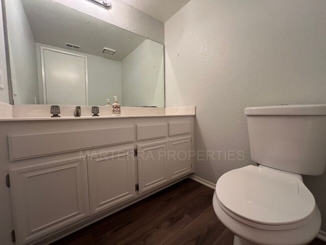 Building Photo - Beautiful 2 Primary Bedroom in Turtle Rock...