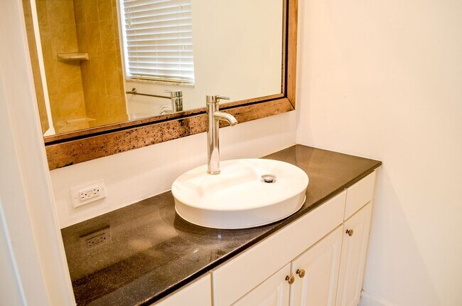 Building Photo - C2508  Bldg I  Unit 50 Grantwood