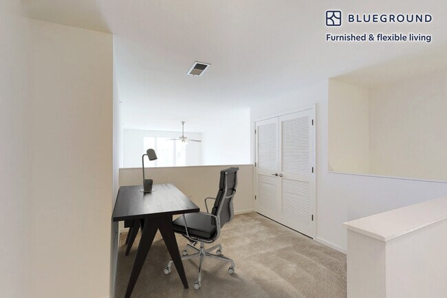 Building Photo - 1700 E 5th St