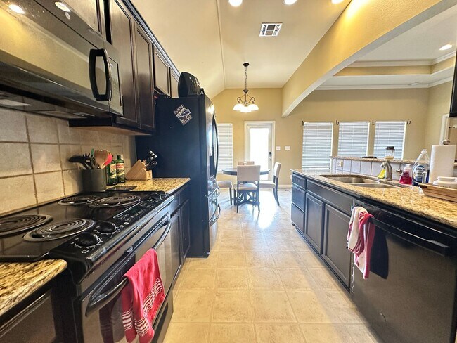 Building Photo - 3825 Pickering Pass Dr