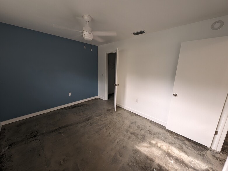 Guest Bedroom - 5039 Village Gardens Dr