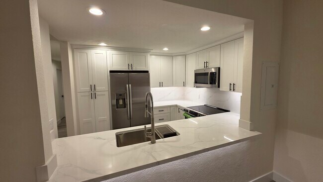 Building Photo - 1305 S Puget Dr