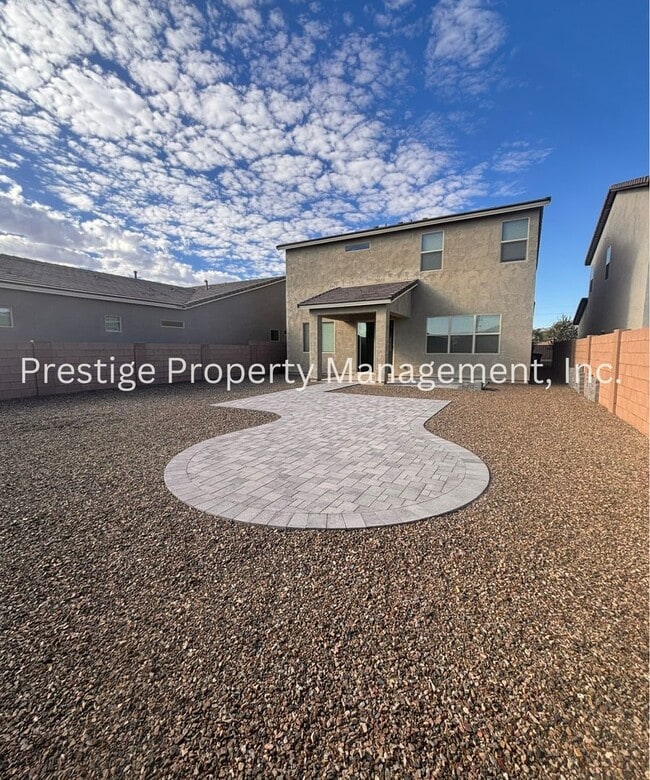 Building Photo - Beautiful 2/2 2-Story West Side Home With ...