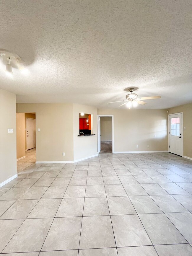 Building Photo - Available NOW!!!! Beautiful 4 bedroom, 2 bath, 2 car garage home with a privacy fenced yard and c...