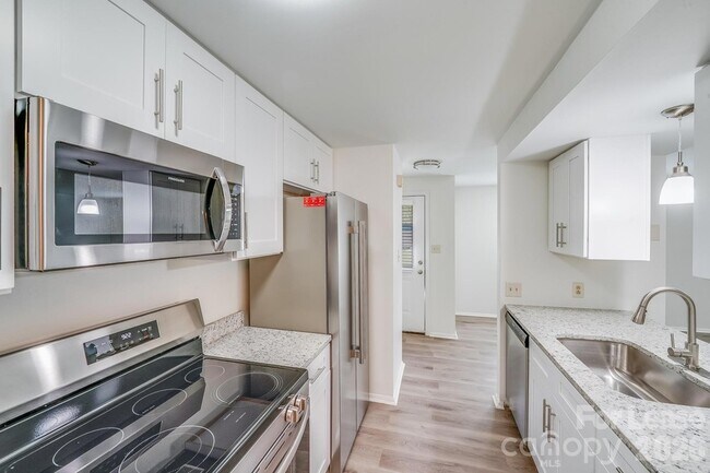 Building Photo - 5001 Forest Mountain Ct