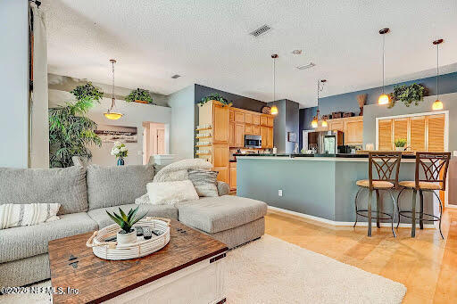 Building Photo - 1555 Lakeway Dr