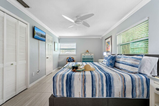 Building Photo - 1341 Bayview Dr