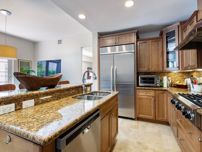 Building Photo - 7713 SW 54th Ct