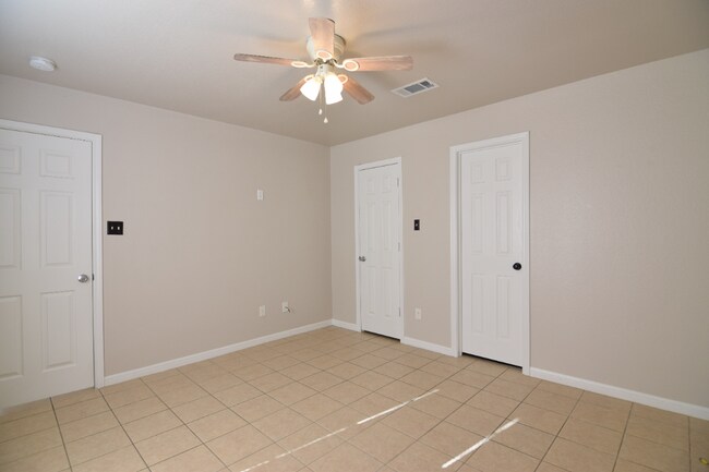 Building Photo - 2509 Saulsbury Dr