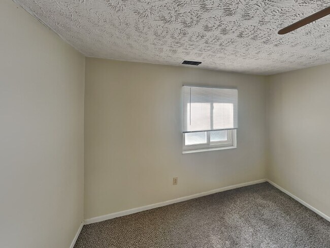 Building Photo - 350 E 12th Ave