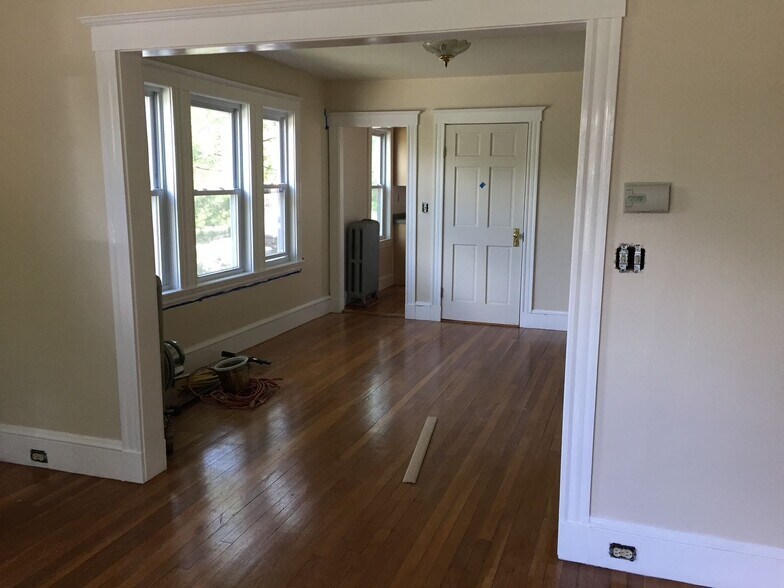 Building Photo - 44 Waverley Ave