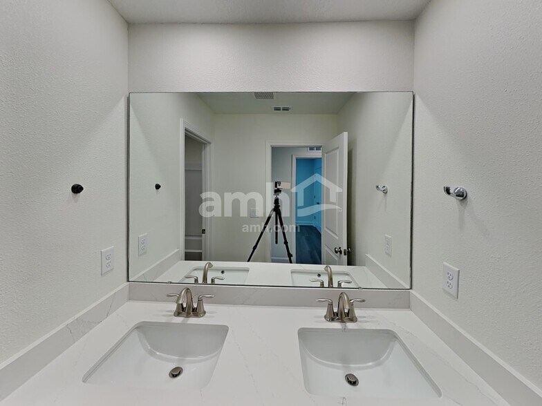 Building Photo - 2580 Spring Moss Ct