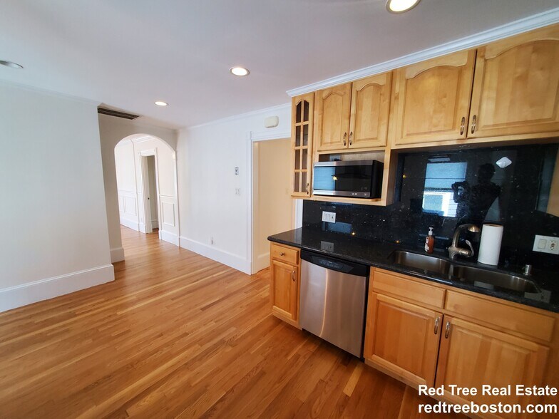 Building Photo - 8 White Ave