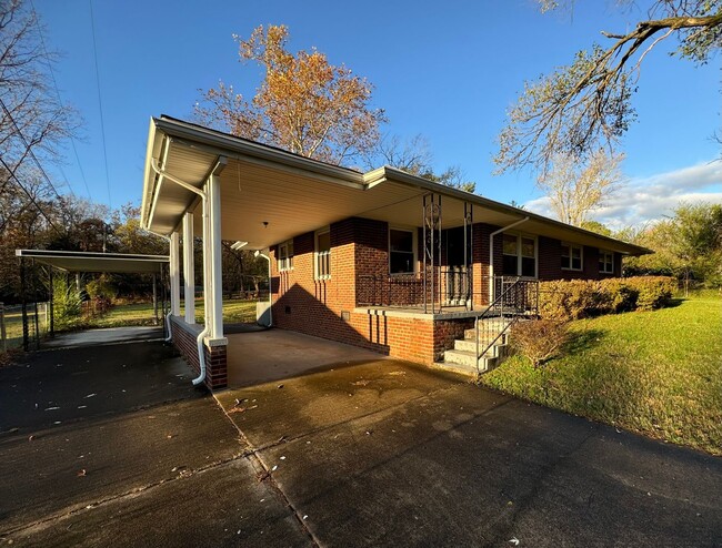 Building Photo - Single Family Home in Clarksville