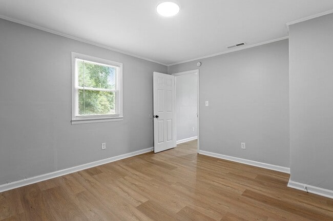 Building Photo - Move-In Ready Ranch Home in Prime Princeto...