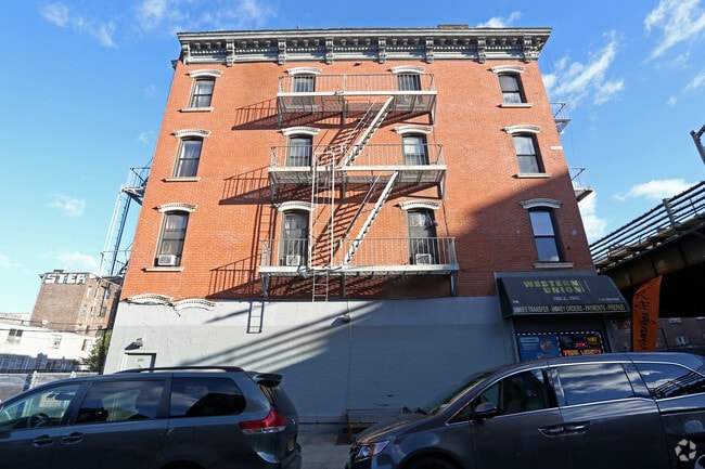 Building Photo - 365 Broadway