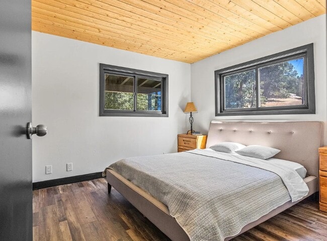 Building Photo - Furnished Mountain Retreat