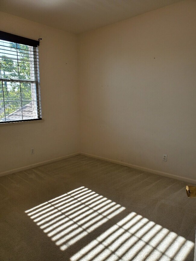 Building Photo - Charming Home For Rent in Folsom