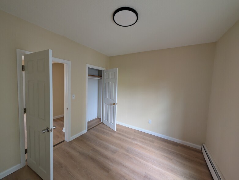 Building Photo - 476 3rd St