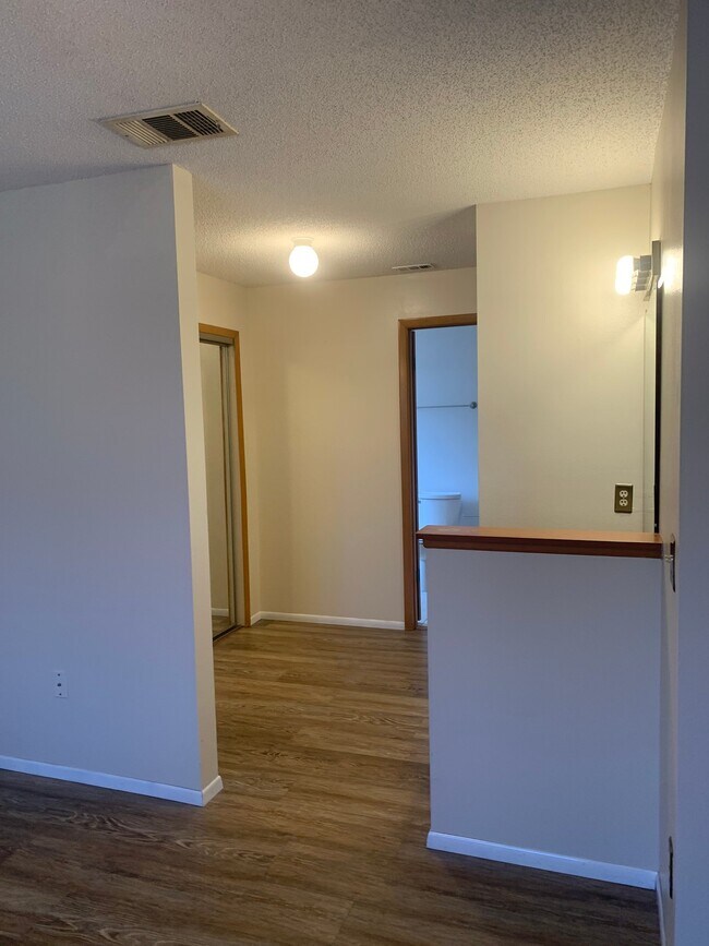 Building Photo - 1671 Grange Cir